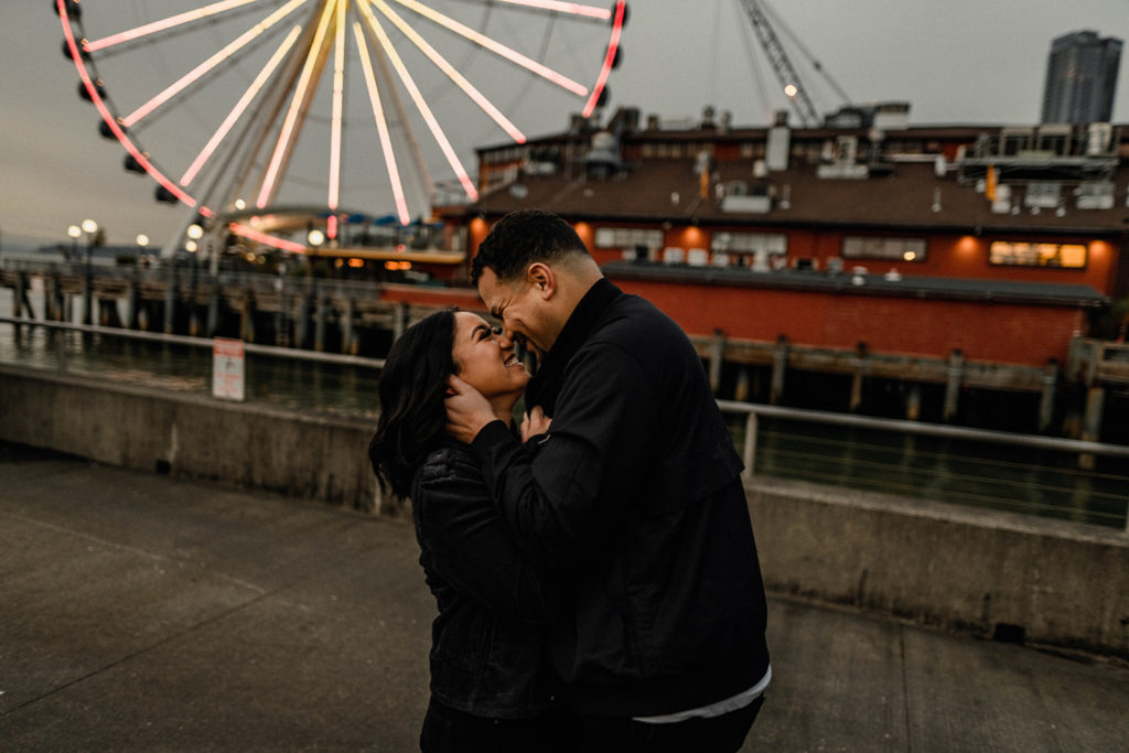 couple kissing during their engagement session at the seattle great wheel