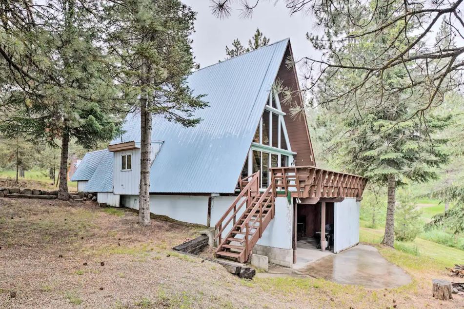 Idaho Airbnb wedding venue a-frame cabin on Lake Cascade