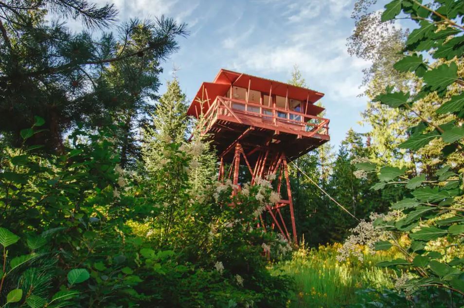 photo of a fire lookout that has been converted to an Idaho Airbnb Wedding Venue in northern Idaho