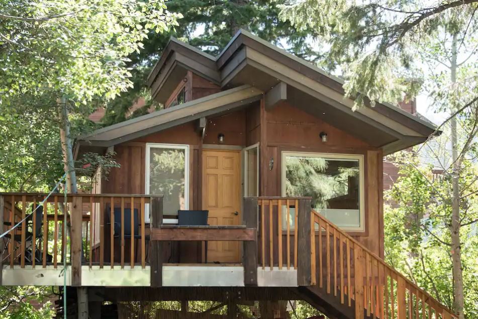 Tree house perfect for an airbnb elopement in Idaho. 